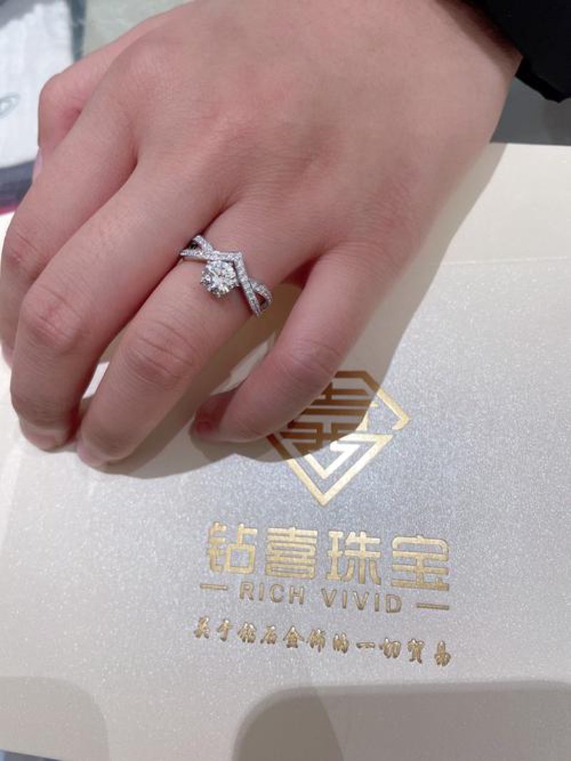 翡翠镶嵌选购全攻略：打造独一无二的珠宝之美